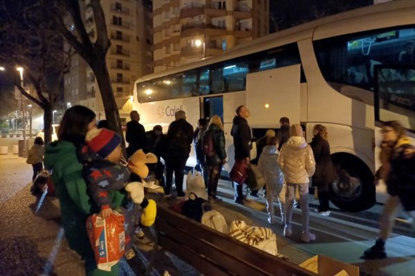 Ukrainian refugees arriving in Girona (Courtesy of Sant Narcís neighborhood volunteer group)